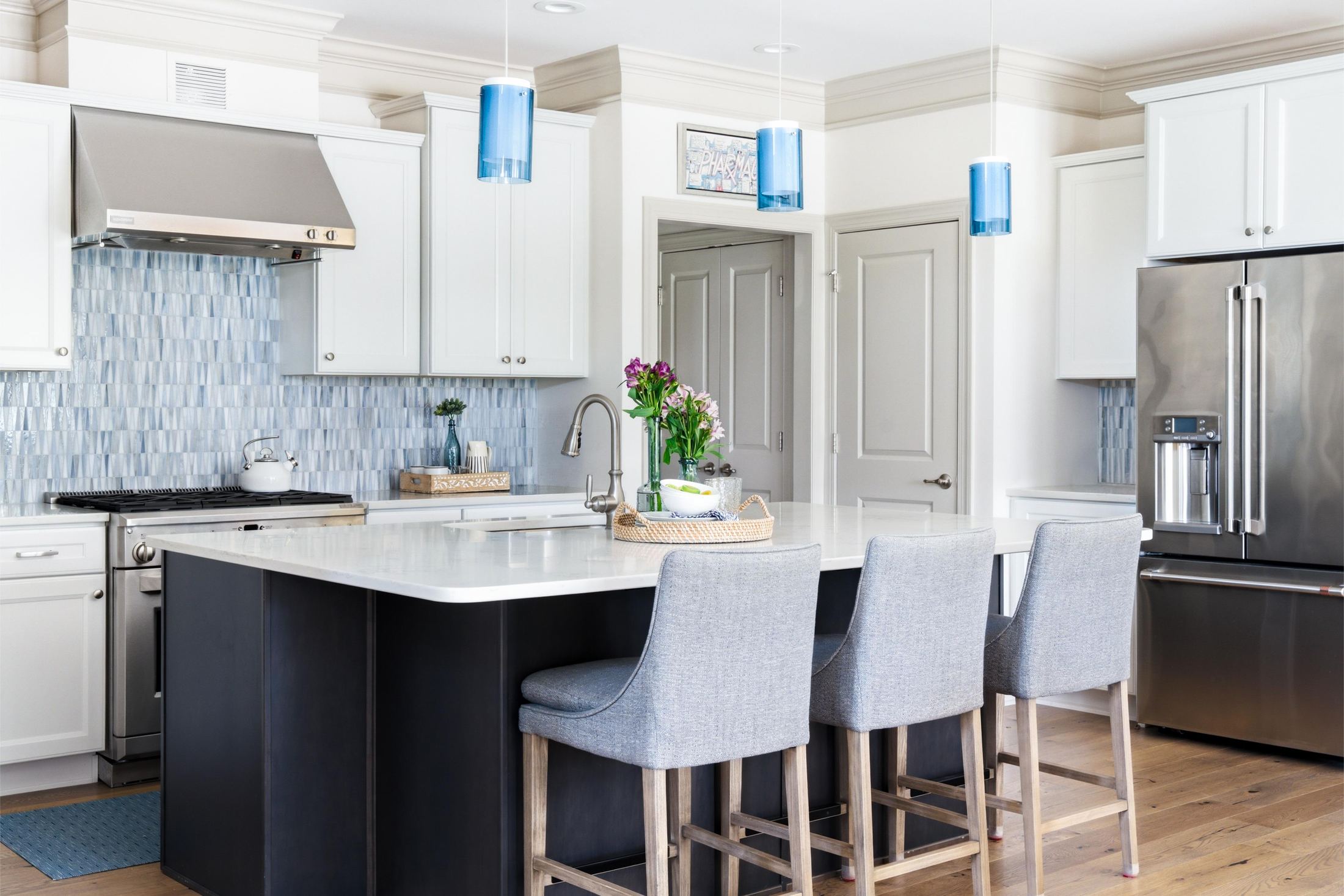 kitchen island seating for four at 1 Aldrich Court